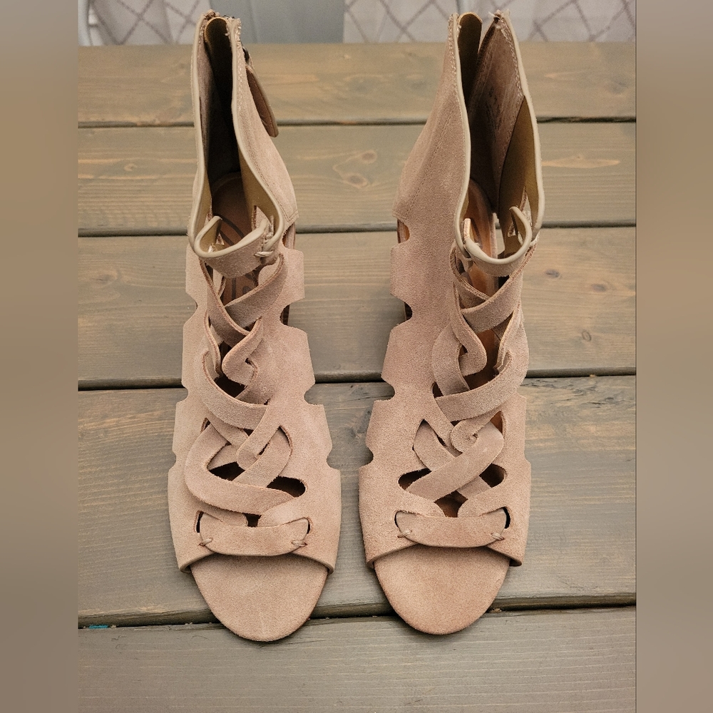 Zodiac suede heels size 9 - Picture 7 of 7